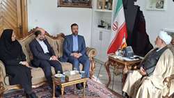 در دیدار رئیس سازمان اسناد و کتابخانه ملی ایران با استاندار استان فارس، بر ضرورت پاسداشت حافظه تاریخی و فرهنگ عمومی و حمایت از پروژه‌های اسنادی و فرهنگی استان فارس تأکید شد.